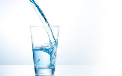 Hidratación adecuada y consumo de agua segura